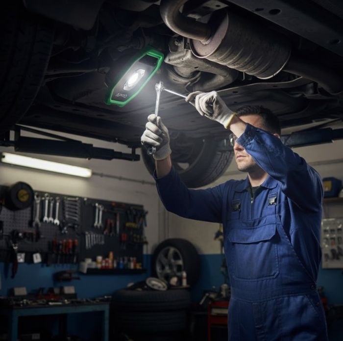 Акумуляторний світлодіодний прожектор APRO